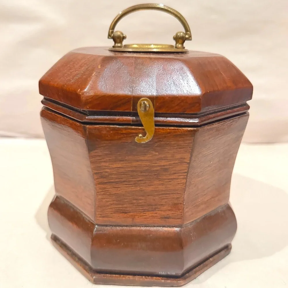Vintage Mahogany Tea Caddy Colonial Williamsburg Style Octagonal Brass Handle
